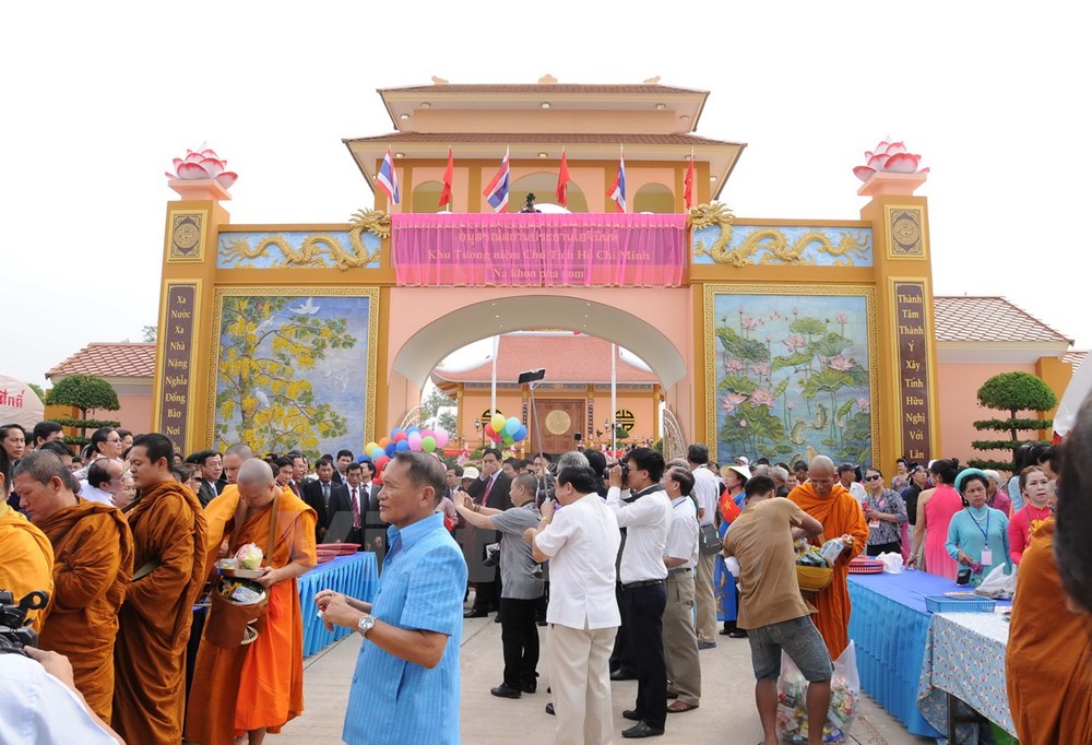 Cổng ch&iacute;nh v&agrave;o khu tưởng niệm. (Ảnh: Sơn Nam/Vietnam+)