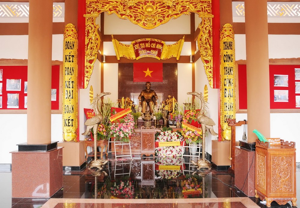 Gian ch&iacute;nh điện thờ B&aacute;c trong khu tưởng niệm. (Ảnh: Sơn Nam/Vietnam+)