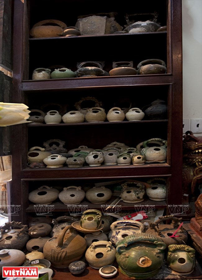 C&aacute;c loại b&igrave;nh v&ocirc;i đa dạng về kiểu d&aacute;ng v&agrave; k&iacute;ch cỡ. (Ảnh: Đặng Kim Phương)