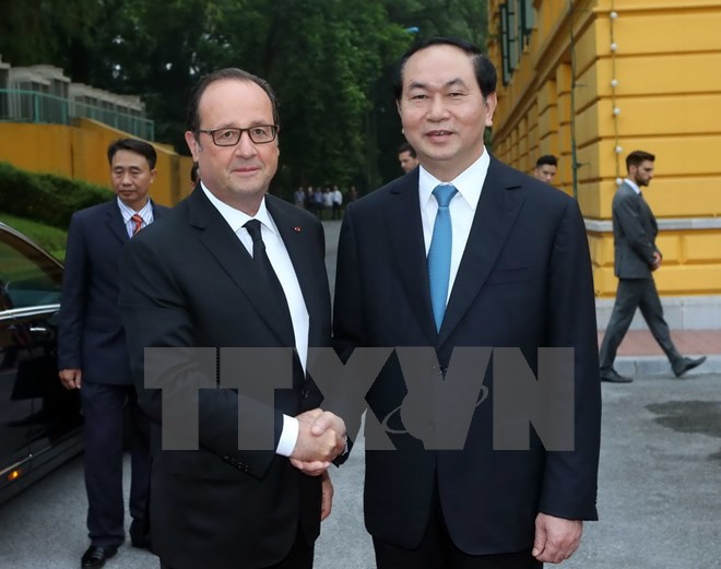 Chủ tịch nước Trần Đại Quang đ&oacute;n Tổng thống Ph&aacute;p Francois Hollande