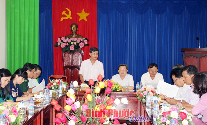 Ban ph&aacute;p chế HĐND tỉnh gi&aacute;m s&aacute;t việc thực thi ph&aacute;p luật về đảm bảo trật tự, an to&agrave;n giao th&ocirc;ng tr&ecirc;n địa b&agrave;n thị x&atilde; B&igrave;nh Long