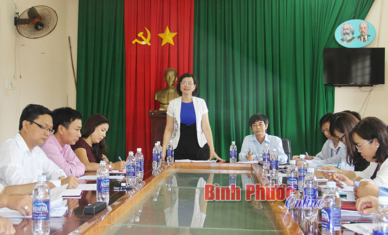 Đồng chí Trần Tuyết Minh phát biểu trong buổi làm việc tại Trường cao đẳng nghề Bình Phước