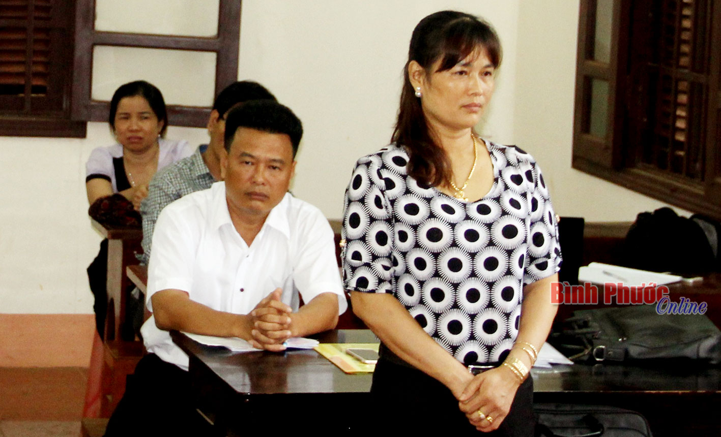 Cô Nguyễn Thị Liên tại phiên xử phúc thẩm của TAND tỉnh