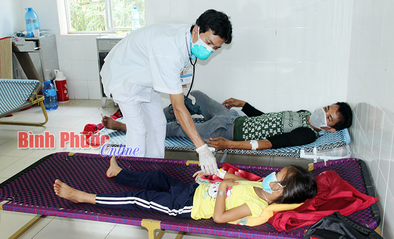 Hai cha con Điểu Hưng và Thị Kiều Vy trú tại thôn Thuận Tiến, xã Thuận Lợi đang điều trị bệnh bạch hầu tại Bệnh viện đa khoa tỉnh