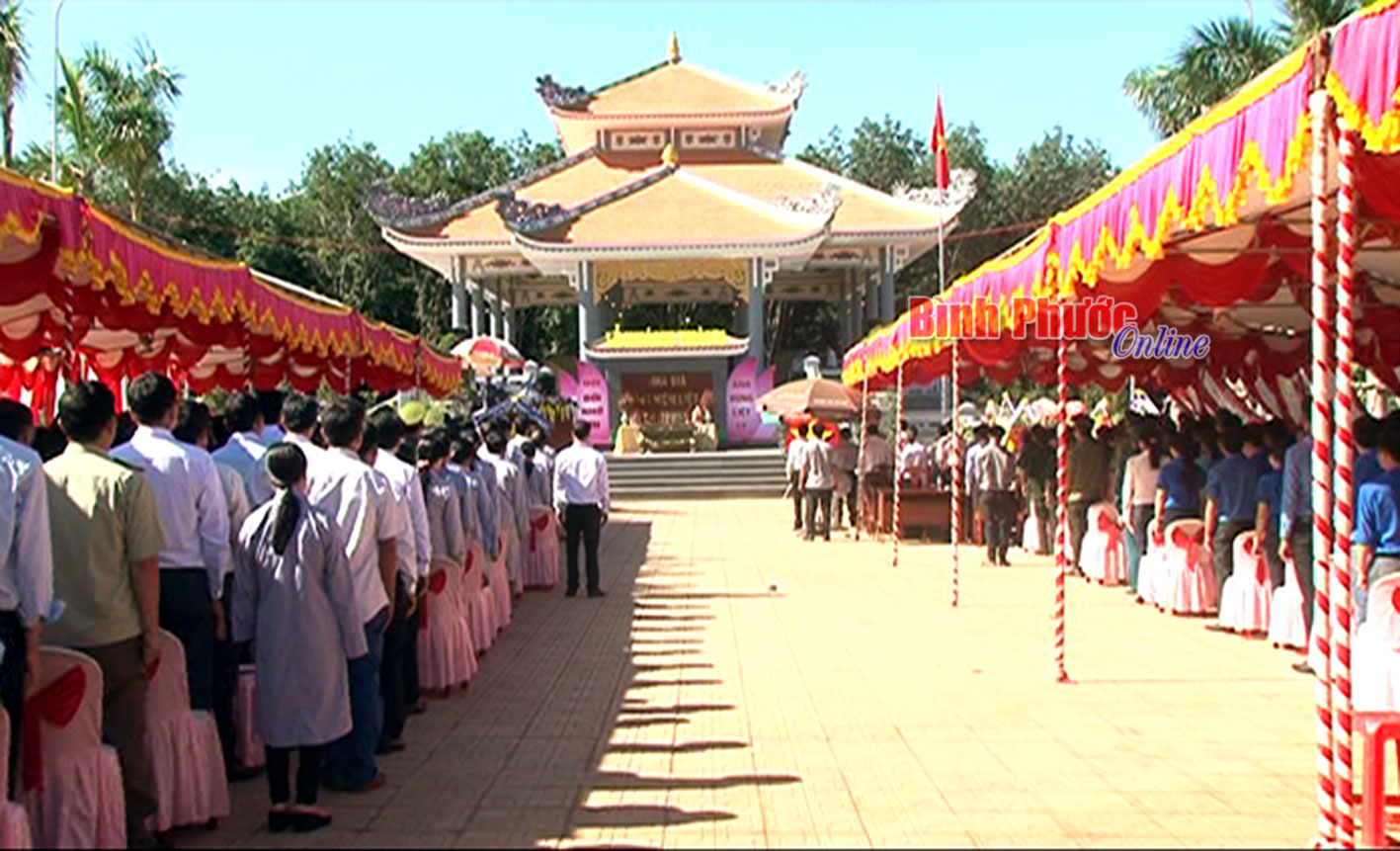 *Quang cảnh buổi lễ khánh thành Nhà bia tưởng niệm liệt sĩ huyện Bù Gia Mập.