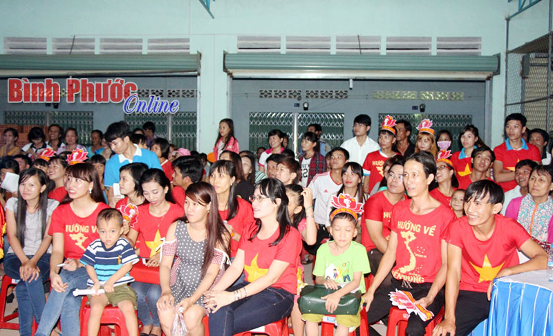 Đông đảo thanh niên, công nhân lao động KCB Bắc Đồng Phú nghe nói chuyện chuyên đề về cách phòng, chống bệnh truyền nhiễm