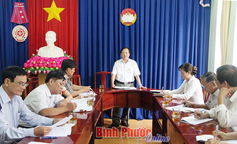 Chủ tịch UBMTTQVN tỉnh Nguyễn Quang Toản phát biểu tại buổi làm việc