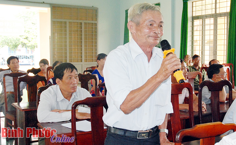 Cử tri x&atilde; Thuận Lợi kiến nghị với đại biểu HĐND c&aacute;c cấp