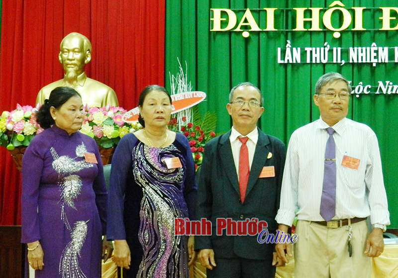 Ban chủ nhiệm ra mắt đại hội