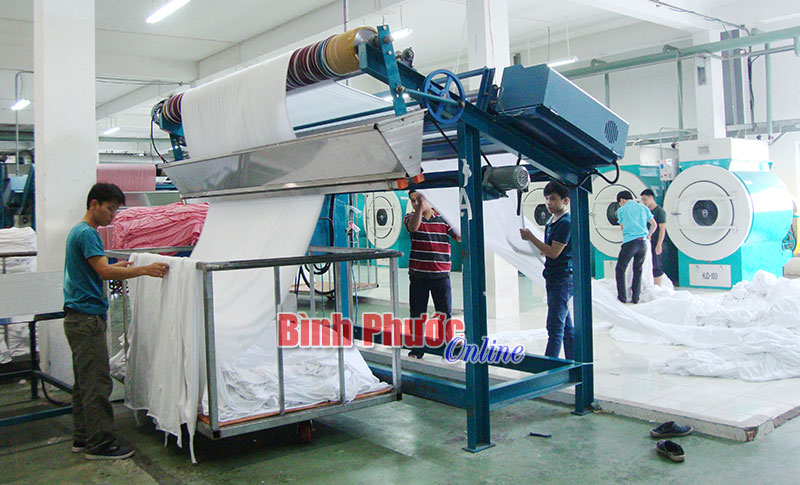 Sản phẩm vải xuất khẩu của Công ty TNHH Yakjin Intertex (Khu công nghiệp Minh Hưng - Hàn Quốc, huyện Chơn Thành) - Ảnh: Hải Châu