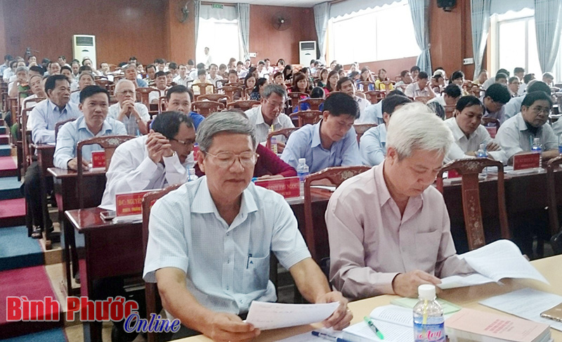 Cán bộ chủ chốt thị xã Đồng Xoài tham dự triển khai, quán triệt thực hiện Nghị quyết Đại hội XII của Đảng