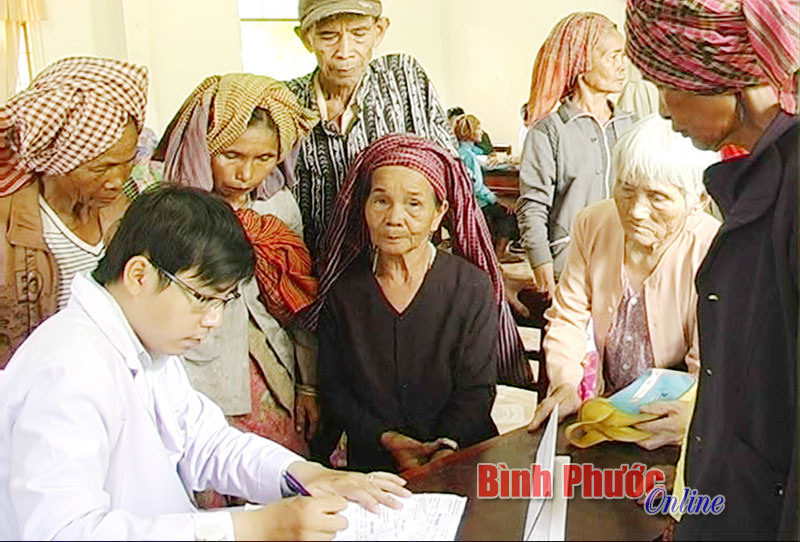 Hội CTĐ huyện Lộc Ninh vận động các đoàn từ thiện khám bệnh, cấp thuốc miễn phí cho người nghèo