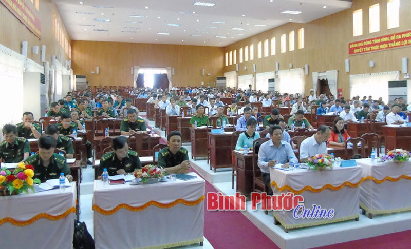 C&aacute;c đại biểu dự h&ocirc;̣i nghị triển khai x&acirc;y dựng khu d&acirc;n cư tham gia bảo vệ chủ quyền l&atilde;nh thổ, an ninh bi&ecirc;n giới