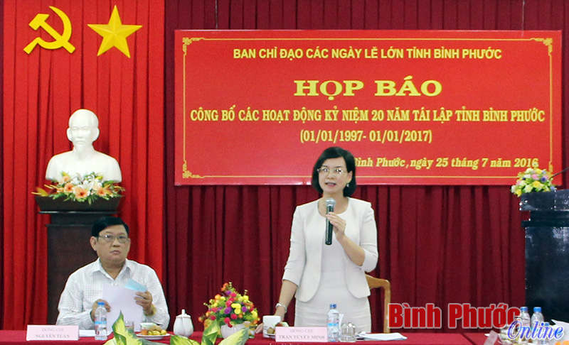 Đồng chí Trần Tuyết Minh phát biểu tại buổi họp báo