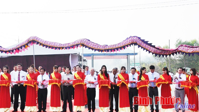 Ngày 23-3, UBND tỉnh đã tổ chức lễ thông xe kỹ thuật dự án nâng cấp mở rộng QL13 đoạn An Lộc - Chiu Riu. Dự án được coi là điểm nhấn quan trọng tạo mối giao lưu kinh tế, văn hóa, xã hội với các nước bạn như: Campuchia, Lào, Thái Lan…