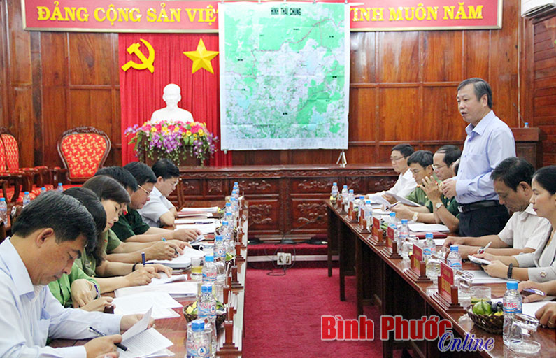 Phó chủ tịch UBND tỉnh Huỳnh Anh Minh kiến nghị với đoàn công tác