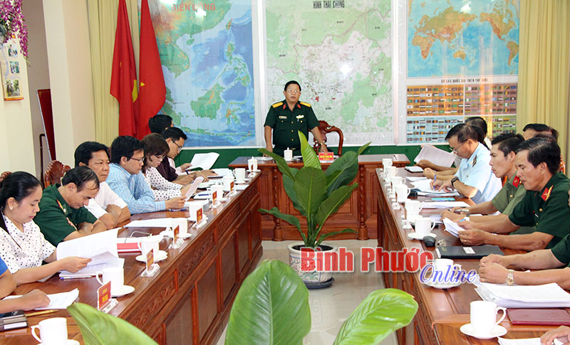 Đại tá Nguyễn Thanh Bình, Phó chính ủy Bộ chỉ huy quân sự tỉnh chủ trì hội nghị