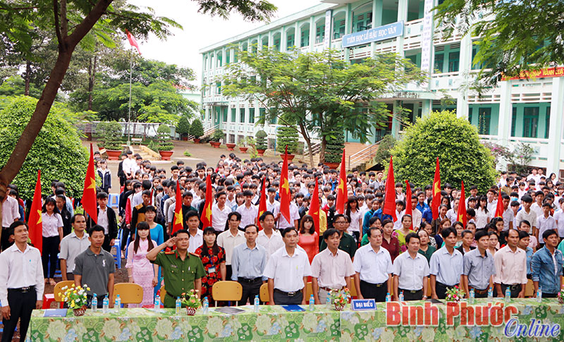 Mít tinh ngày hội toàn dân bảo vệ ANTQ tại Trường THPT Lê Quý Đôn
