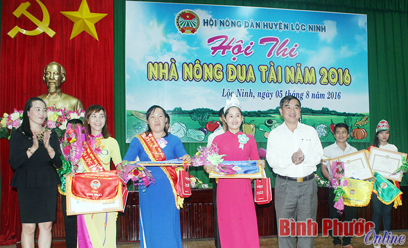 Lộc Thiện nhất hội thi Nhà nông đua tài huyện Lộc Ninh năm 2016