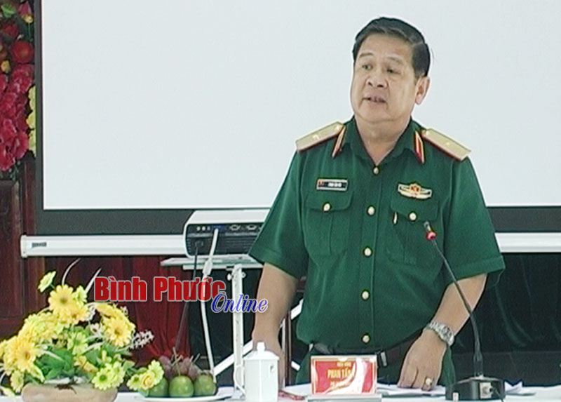 Thiếu tướng Phan Tấn Tài, Phó tư lệnh Quân khu 7 phát biểu tại buổi kiểm tra