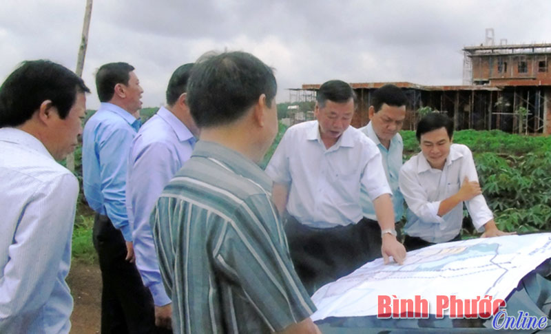 Phó chủ tịch UBND tỉnh kiểm tra tiến độ xây dựng công trình Ban chỉ huy Quân sự huyện Phú Riềng