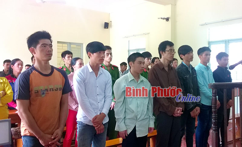 C&aacute;c bị c&aacute;o trong buổi x&eacute;t xử tại phi&ecirc;n t&ograve;a