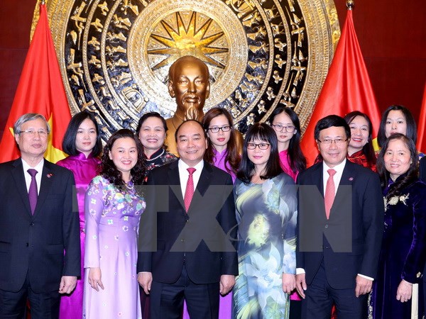 Thủ tướng Nguyễn Xu&acirc;n Ph&uacute;c đến thăm v&agrave; n&oacute;i chuyện với b&agrave; con Việt kiều, lưu học sinh v&agrave; c&aacute;n bộ nh&acirc;n vi&ecirc;n Đại sứ qu&aacute;n Việt Nam tại Trung Quốc. 