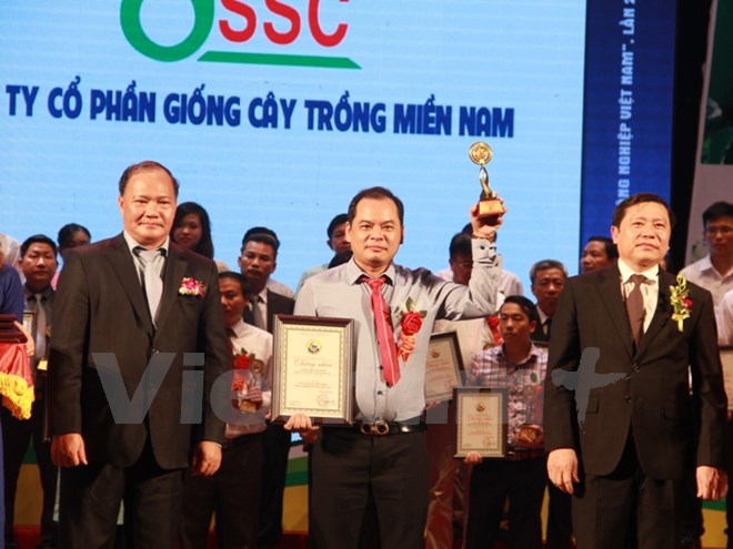 Tôn vinh 79 thương hiệu vàng nông nghiệp Việt Nam năm 2016