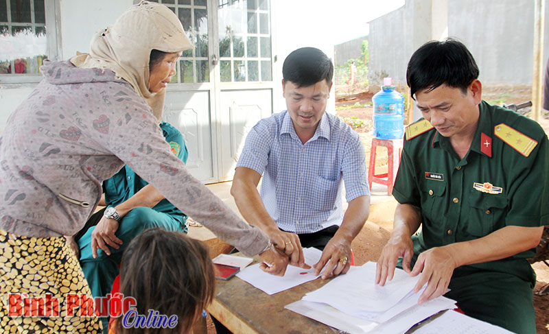 Đoàn kinh tế - quốc phòng 778 và Công ty TNHH thương mại Thăng Long bàn giao nhà cho các hộ đồng bào DTTS ở khu tái định canh Tiểu khu 119,ộnghegraveoởhuyệnBugraveGiaMậpđượccấpđấtnhagraveở<strong>bóng đá trực tiếp bóng đá</strong> thôn Hai Căn, xã Phú Nghĩa