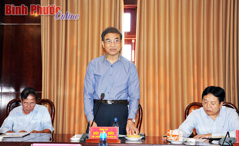 Đồng ch&iacute; B&ugrave;i Thế Đức, Ph&oacute; ban Tuy&ecirc;n gi&aacute;o Trung ương ph&aacute;t biểu kết luận tại buổi l&agrave;m việc