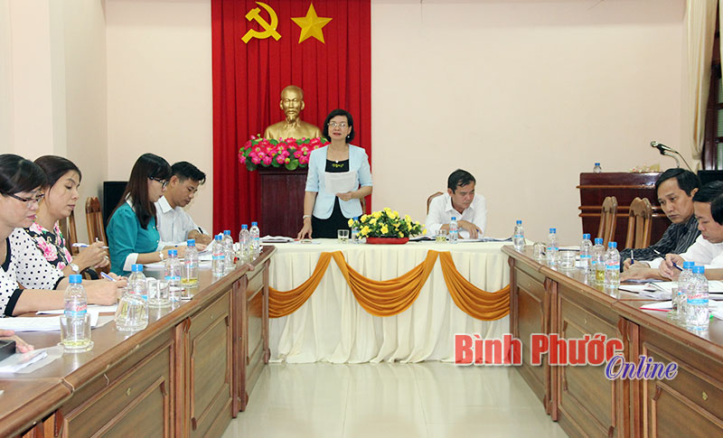 Đồng ch&iacute; Trần Tuyết Minh chủ tr&igrave; họp Ban Văn h&oacute;a - X&atilde; hội HĐND tỉnh th&ocirc;ng qua c&aacute;c b&aacute;o c&aacute;o thẩm tra tr&igrave;nh kỳ họp thứ 3 HĐND tỉnh kh&oacute;a IX