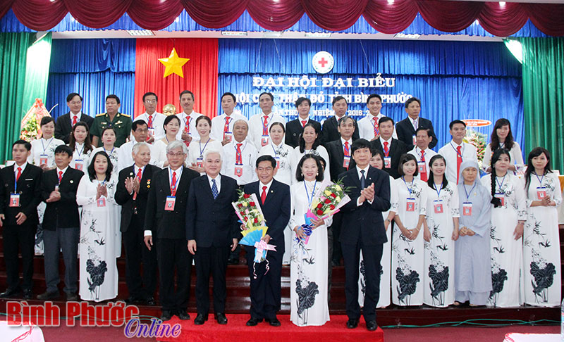 Lãnh đạo Trung ương Hội CTĐ Việt Nam và Tỉnh ủy tặng hoa chúc mừng Ban chấp hành nhiệm kỳ 2016-2021