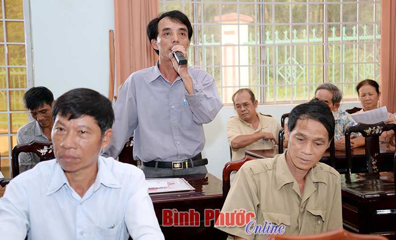 Cử tri Vũ Trọng Hải trưởng ấp Thanh Thủy phản ảnh trước c&aacute;c đại biểu HĐND