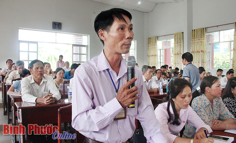 Cử tri Trần Văn Phước, phường T&acirc;n B&igrave;nh ph&aacute;t biểu &yacute; kiến tại buổi tiếp x&uacute;c với đại biểu Quốc hội ng&agrave;y 4-10