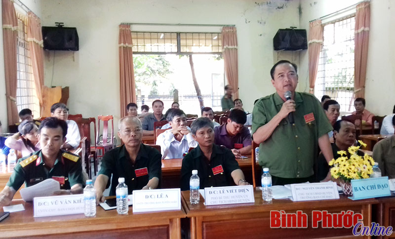 Chủ tịch UBND huyện Nguyễn Thanh Bình đánh giá rút kinh nghiệm sau buổi diễn tập