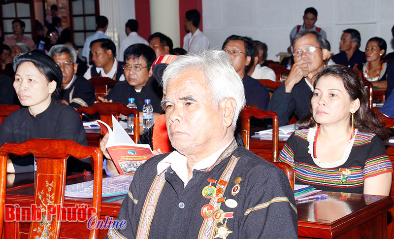 Già làng Điểu Lên và các đại biểu dự đại hội các dân tộc thiểu số toàn tỉnh - Ảnh: S.H