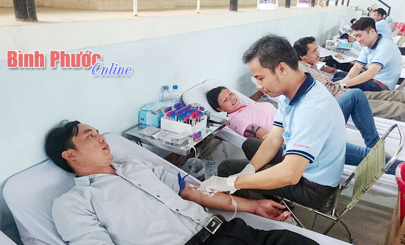 Tình nguyện viên thị xã Đồng Xoài hiến máu tình nguyện