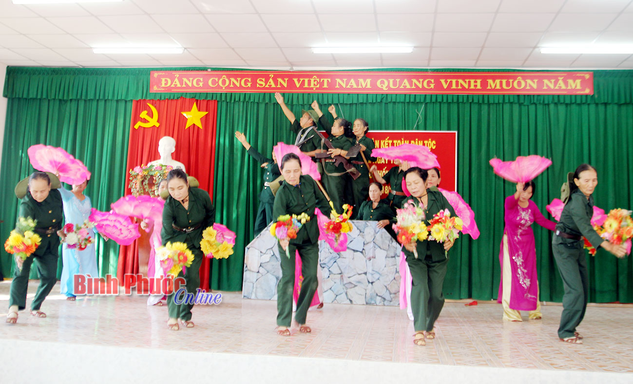 Tiết mục múa “Mười cô gái ngã ba Đồng Lộc”