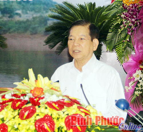 Nguyên Chủ tịch nước Nguyễn Minh Triết phát biểu tại buổi họp mặt - Ảnh: V. Thuyên