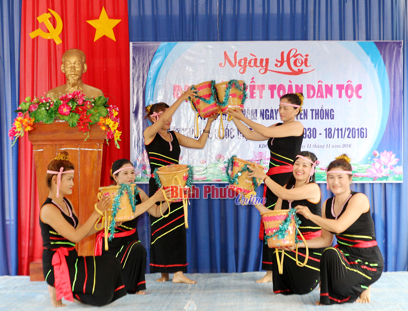 Tiết mục múa “Tiếng chày trên Sóc Bom Bo” tại Ngày hội đại đoàn kết dân tộc