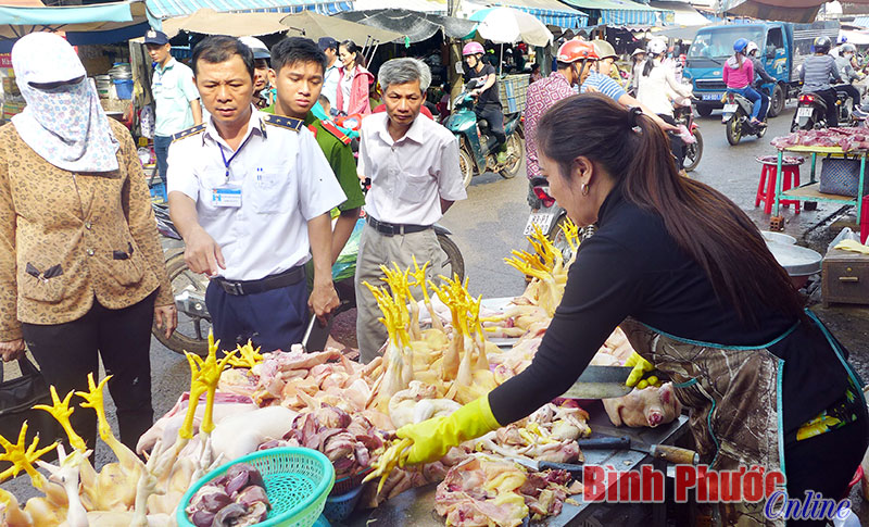 Thị xã Đồng Xoài sẽ tăng cường kiểm tra hàng gian, hàng giả, hàng kém chất lượng và an toàn thực phẩm tại chợ Đồng Xoài