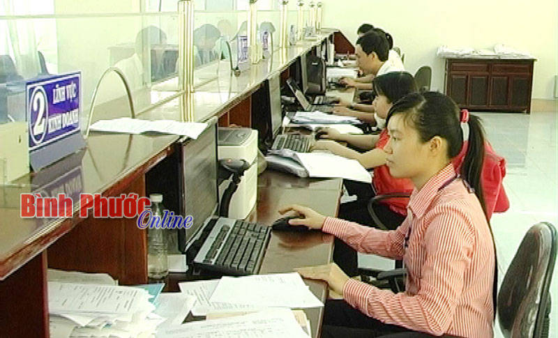 Bộ phận tiếp nhận hồ sơ v&agrave; trả kết quả Văn ph&ograve;ng một cửa điện tử huyện Chơn Th&agrave;nh