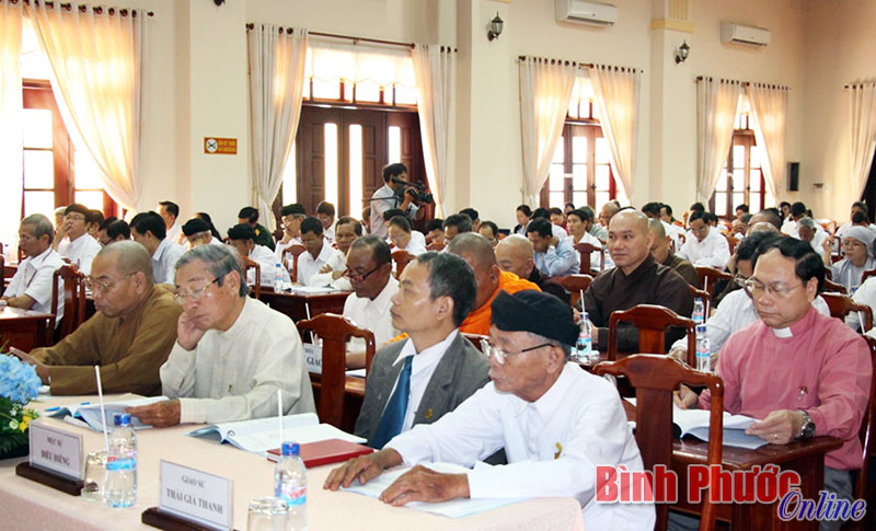 C&aacute;c c&aacute;c chức sắc t&iacute;n đồ thuộc 8 t&ocirc;n gi&aacute;o tham gia dự hội nghị