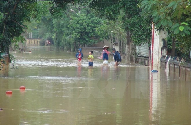 Quảng Bình: Mưa to, hàng trăm nhà dân ngập sâu trong nước