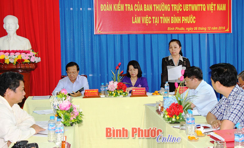 Đồng ch&iacute; L&ecirc; Thị Xu&acirc;n Trang, Ủy vi&ecirc;n Ban Thường vụ, Trưởng ban D&acirc;n vận Tỉnh ủy ph&aacute;t biểu tại buổi l&agrave;m việc - Ảnh: Th&ugrave;y Hương