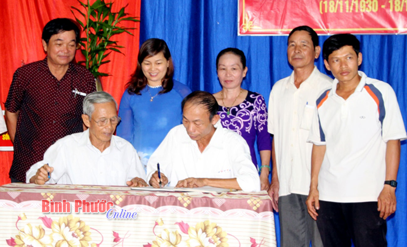 C&aacute;c tổ trong khu phố k&yacute; kết giao ước thi đua 