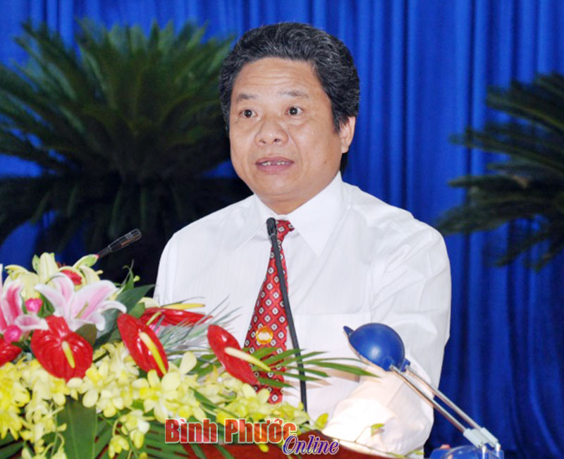Phó chủ tịch Ủy ban MTTQVN tỉnh Đỗ Đại Đồng thông báo tại kỳ họp