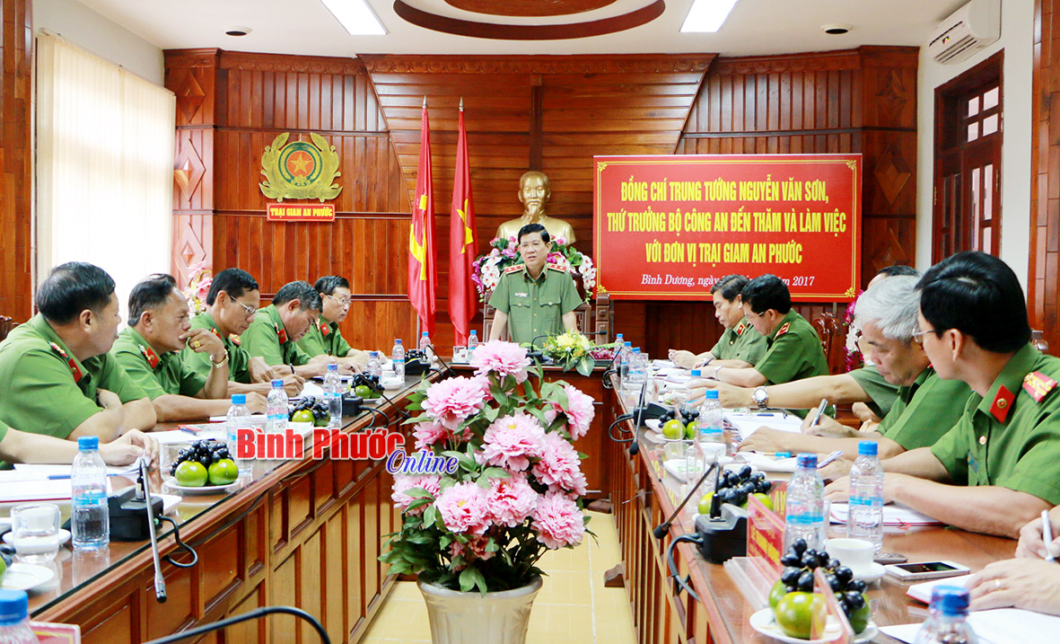 Trung tướng Nguyễn Văn Sơn, Thứ trưởng Bộ Công an phát biểu chỉ đạo tại buổi làm việc.