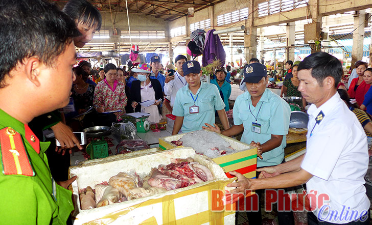 Phát hiện hơn 400kg thịt bốc mùi hôi tại chợ Đồng Xoài