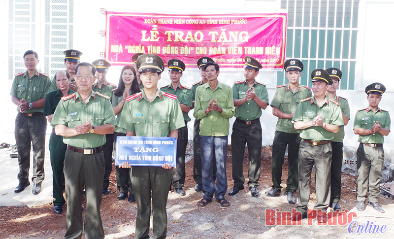 Công an tỉnh trao nhà “Nghĩa tình đồng đội”